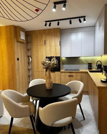 Family & Business Premium No1 - 1 Bedroom With Private Jacuzzi, Balcony, Parking דירה *