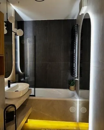 דירה Family & Business Premium No1 - 1 Bedroom With Private Jacuzzi, Balcony, Parking ורשה