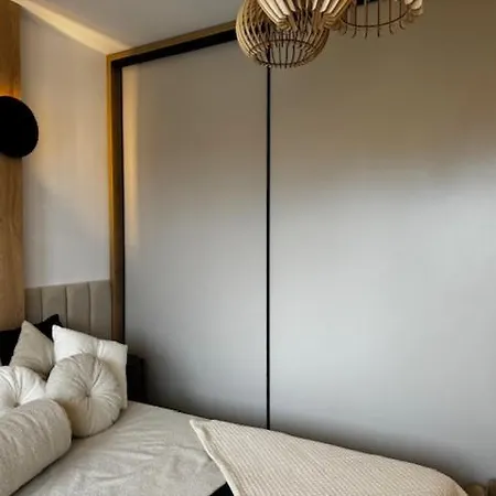 דירה Family & Business Premium No1 - 1 Bedroom With Private Jacuzzi, Balcony, Parking ורשה