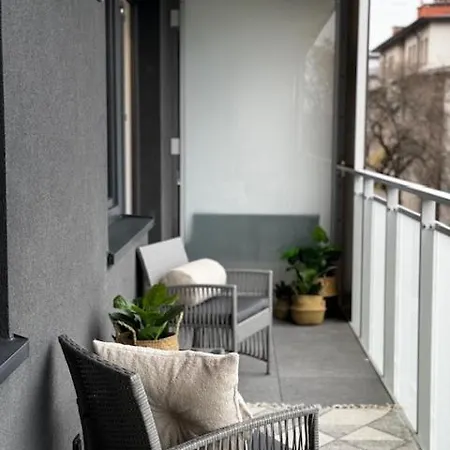 Family & Business Premium No1 - 1 Bedroom With Private Jacuzzi, Balcony, Parking * ורשה