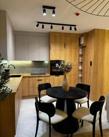 Family & Business Premium No1 - 1 Bedroom With Private Jacuzzi, Balcony, Parking דירה