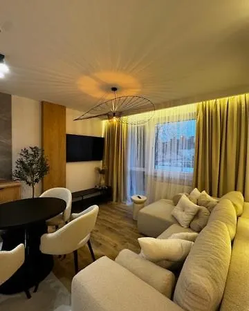 Family & Business Premium No1 - 1 Bedroom With Private Jacuzzi, Balcony, Parking *
