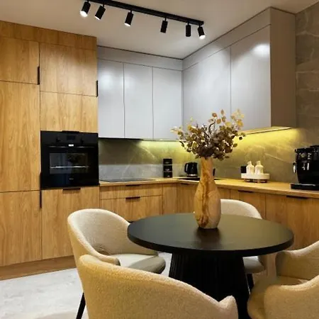Lägenhet Family & Business Premium No1 - 1 Bedroom With Private Jacuzzi, Balcony, Parking