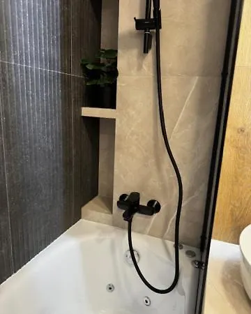Lägenhet Family & Business Premium No1 - 1 Bedroom With Private Jacuzzi, Balcony, Parking