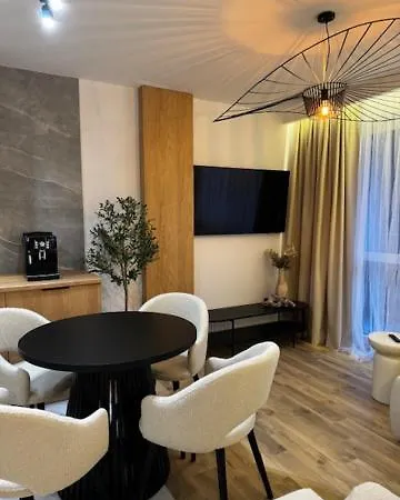 Family & Business Premium No1 - 1 Bedroom With Private Jacuzzi, Balcony, Parking