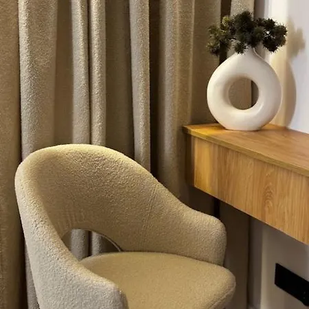 Family & Business Premium No1 - 1 Bedroom With Private Jacuzzi, Balcony, Parking Апартаменты Варшава