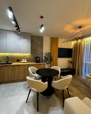 Family & Business Premium No1 - 1 Bedroom With Private Jacuzzi, Balcony, Parking * Warschau