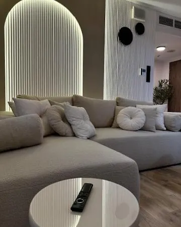 Family & Business Premium No1 - 1 Bedroom With Private Jacuzzi, Balcony, Parking