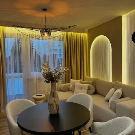 Family & Business Premium No1 - 1 Bedroom With Private Jacuzzi, Balcony, Parking 바르샤바