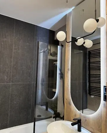 Family & Business Premium No1 - 1 Bedroom With Private Jacuzzi, Balcony, Parking *