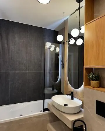 Apartment Family & Business Premium No1 - 1 Bedroom With Private Jacuzzi, Balcony, Parking