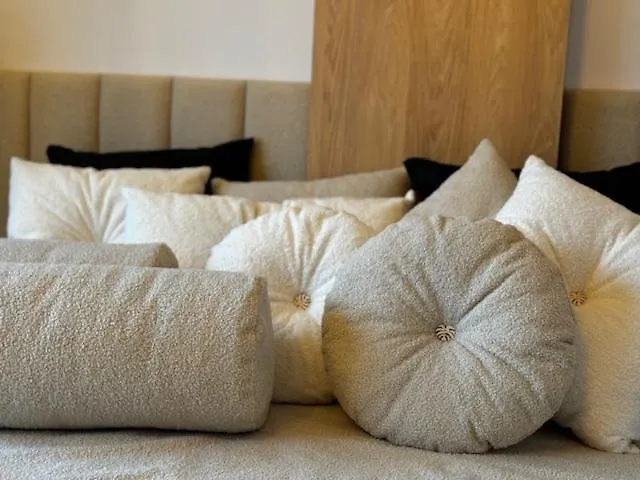 Family & Business Premium No1 - 1 Bedroom With Private Jacuzzi, Balcony, Parking Διαμέρισμα Βαρσοβία