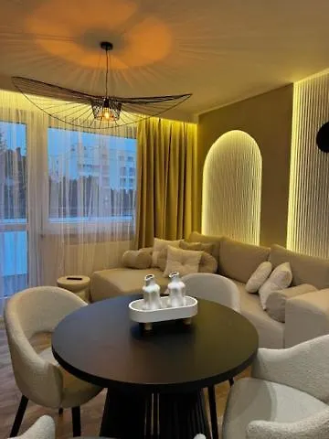 Family & Business Premium No1 - 1 Bedroom With Private Jacuzzi, Balcony, Parking Διαμέρισμα