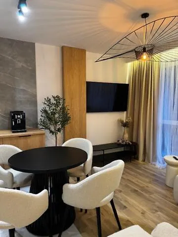 Family & Business Premium No1 - 1 Bedroom With Private Jacuzzi, Balcony, Parking