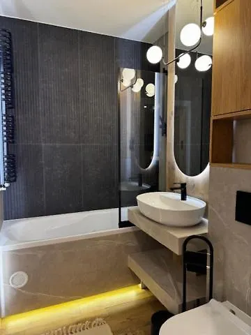 Family & Business Premium No1 - 1 Bedroom With Private Jacuzzi, Balcony, Parking *