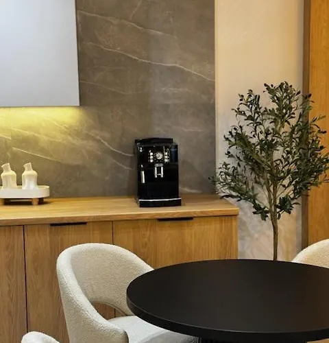 Family & Business Premium No1 - 1 Bedroom With Private Jacuzzi, Balcony, Parking Διαμέρισμα *