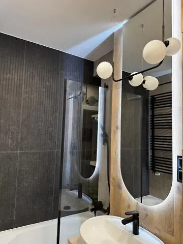 Family & Business Premium No1 - 1 Bedroom With Private Jacuzzi, Balcony, Parking *