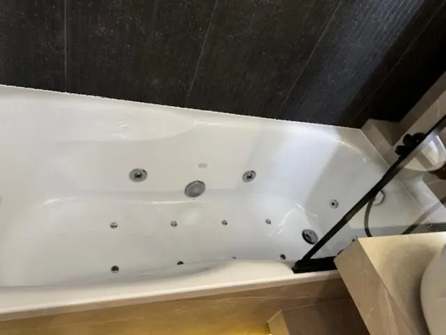 Διαμέρισμα Family & Business Premium No1 - 1 Bedroom With Private Jacuzzi, Balcony, Parking