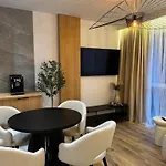 Family & Business Premium No1 - 1 Bedroom With Private Jacuzzi, Balcony, Parking