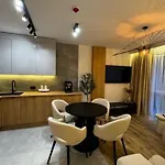 Family & Business Premium No1 - 1 Bedroom With Private Jacuzzi, Balcony, Parking * Warschau