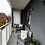 Family & Business Premium No1 - 1 Bedroom With Private Jacuzzi, Balcony, Parking Appartement Warschau