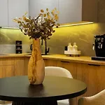 Family & Business Premium No1 - 1 Bedroom With Private Jacuzzi, Balcony, Parking *