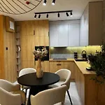 Family & Business Premium No1 - 1 Bedroom With Private Jacuzzi, Balcony, Parking Appartement Warschau
