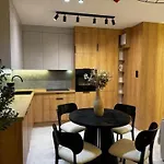 Family & Business Premium No1 - 1 Bedroom With Private Jacuzzi, Balcony, Parking Appartement