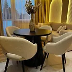 Family & Business Premium No1 - 1 Bedroom With Private Jacuzzi, Balcony, Parking Warschau