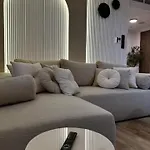 Family & Business Premium No1 - 1 Bedroom With Private Jacuzzi, Balcony, Parking