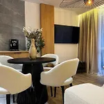 Appartement Family & Business Premium No1 - 1 Bedroom With Private Jacuzzi, Balcony, Parking Warschau