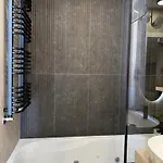 Appartement Family & Business Premium No1 - 1 Bedroom With Private Jacuzzi, Balcony, Parking *